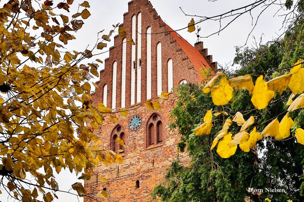 Stubbekøbing Kirke med den kamtakkede middelaldergavl i røde munkesten