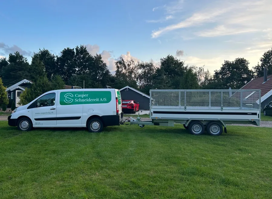 Firmabil og trailer